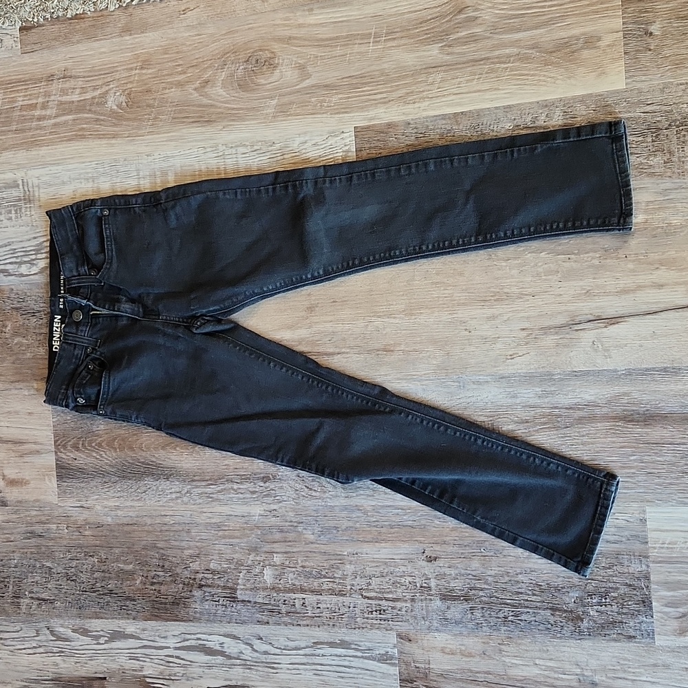Levi Denizen faded black skinny jeans